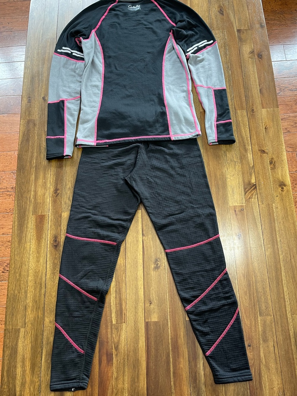 Cabela's women’s Thermal base layer Pink and black medium two piece long sleeve - Picture 3 of 11